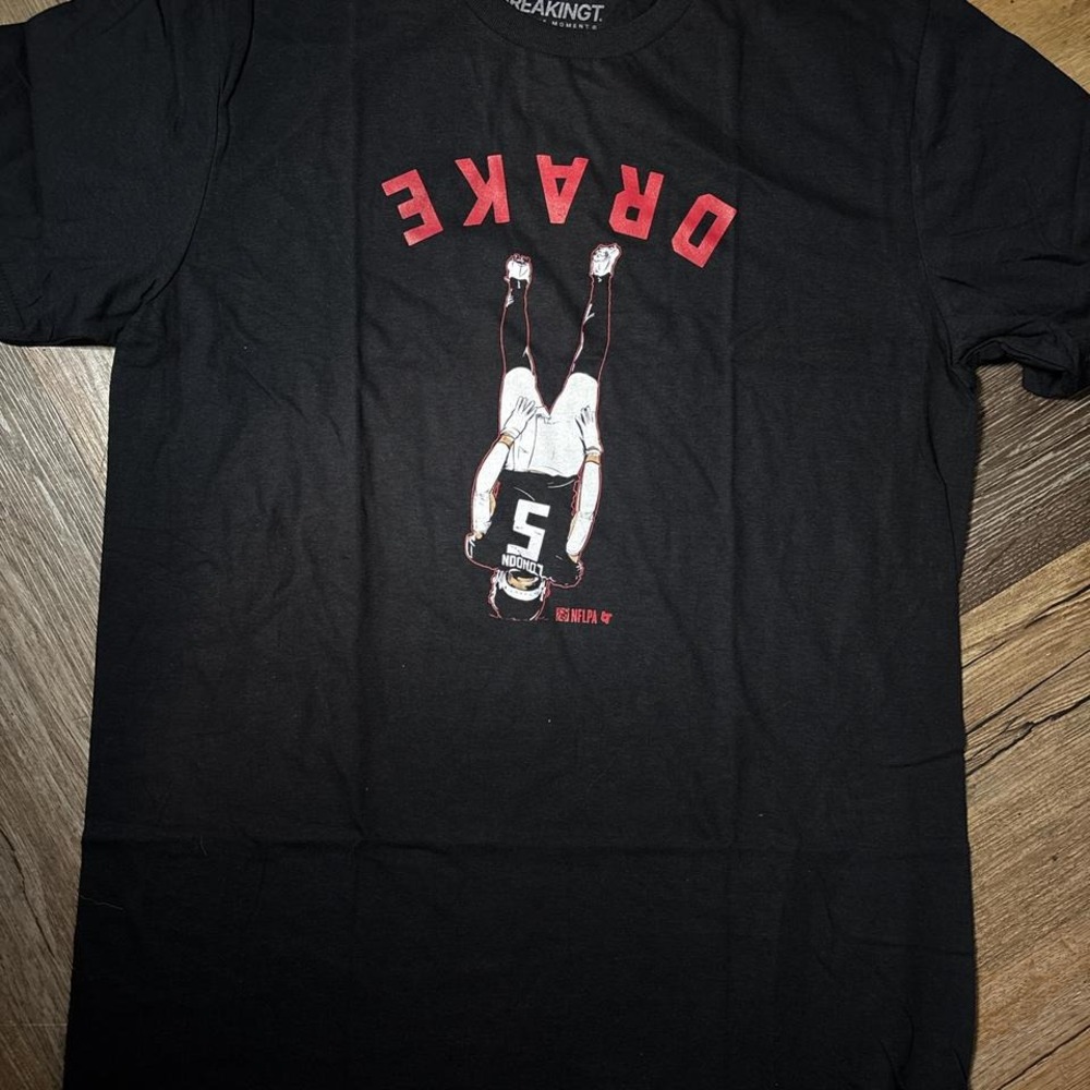 BreakingT Drake London 5 NFL Football Graphic T Shirt Mens Medium Black‎ Red